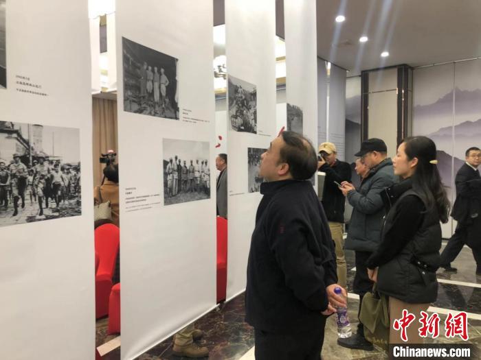 《尋找飄蕩的忠魂》展覽現(xiàn)場?！》綀?攝