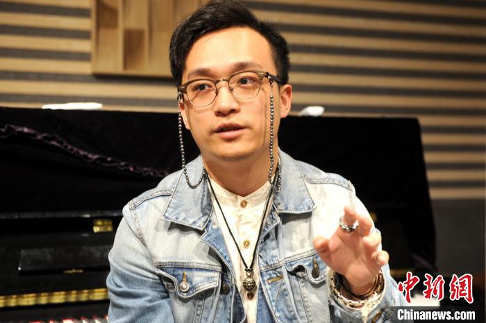 蔡鶴立介紹他的“兩岸藝術交流夢”?！埥鸫?攝