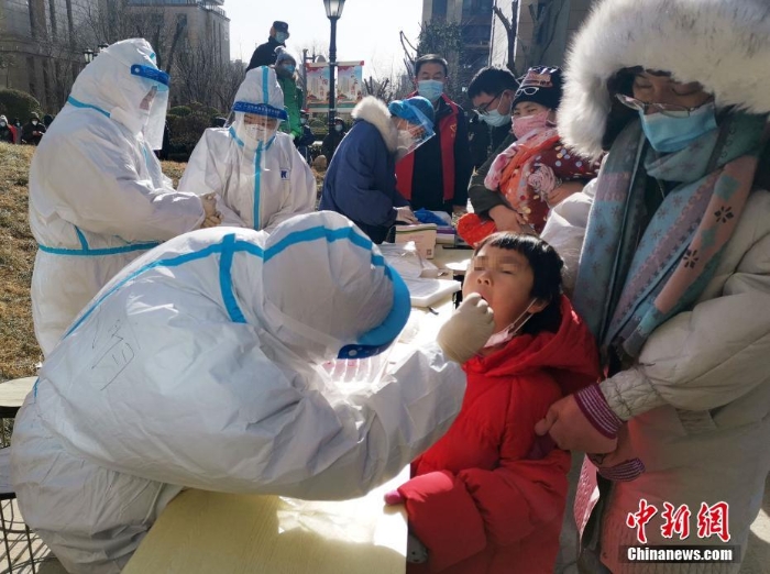 直擊全員核酸檢測(cè)首日的石家莊：城市按下“暫?！辨I 全力防控疫情