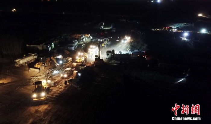 河北石家莊連夜搭建集中隔離點(diǎn)