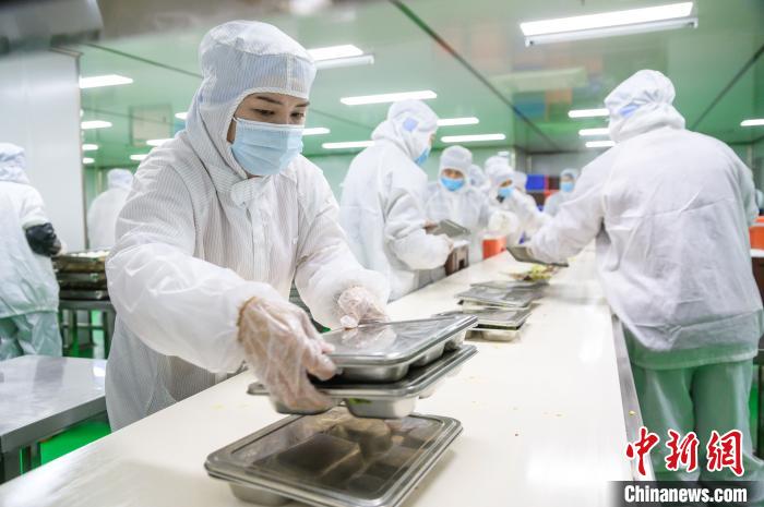 探訪福建團(tuán)餐企業(yè)：后疫情時代做好學(xué)生的“保姆”
