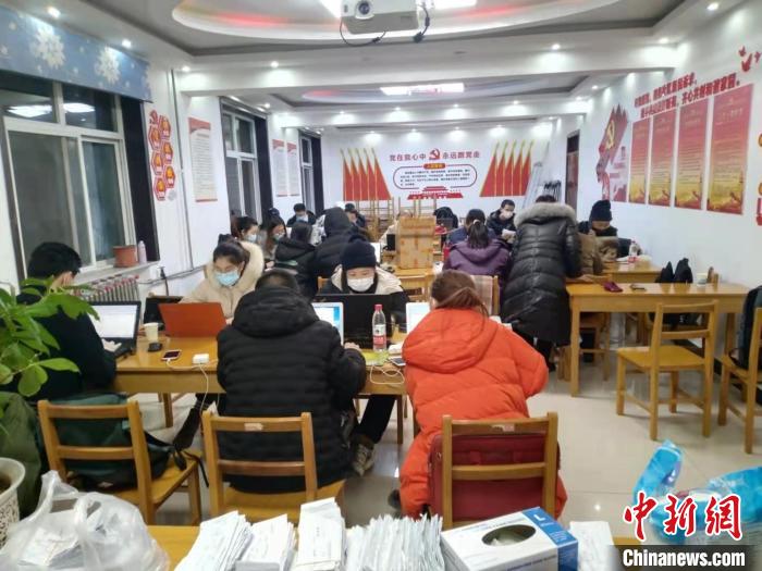 石家莊社區(qū)抗“疫”見聞：黨員、共青團(tuán)員、志愿者共筑防控墻