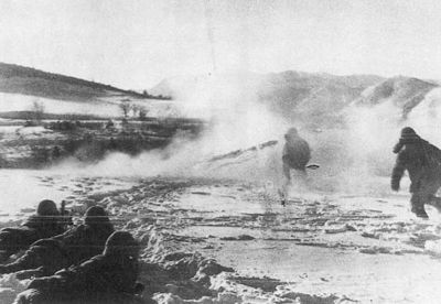 在遼沈戰(zhàn)役中，東北野戰(zhàn)軍伏冰臥雪作戰(zhàn).jpg