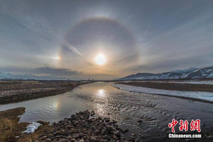 罕見！青海門源天空出現“幻日”奇觀