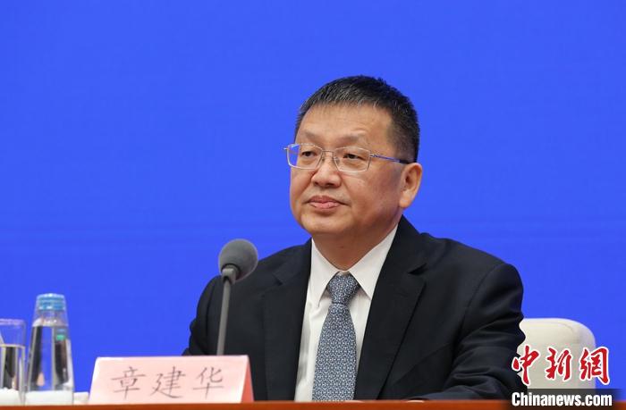 3月30日，國(guó)務(wù)院新聞辦公室舉行新聞發(fā)布會(huì)，國(guó)家能源局局長(zhǎng)章建華介紹中國(guó)可再生能源發(fā)展有關(guān)情況，并答記者問。
<a target='_blank' href='http://www.chinanews.com/'>中新社</a>記者 楊可佳 攝