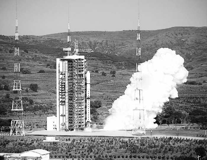 圖為2013年7月20日7時37分，我國在太原衛(wèi)星發(fā)射中心用長征四號丙運(yùn)載火箭，以“一箭三星”方式，成功將3顆技術(shù)科學(xué)試驗衛(wèi)星發(fā)射升空。.jpg
