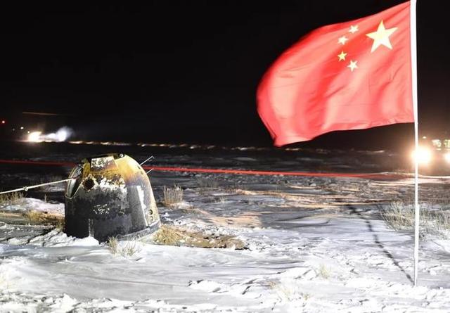 12月17日凌晨，嫦娥五號返回器攜帶月球樣品，采用半彈道跳躍方式再入返回，在內(nèi)蒙古四子王旗預(yù)定區(qū)域安全著陸。新華社記者 任軍川 攝.jpeg