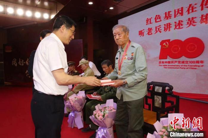 山東省暨濟南市“紅色基因在傳承—聽老兵講述英雄故事”活動6月5日在山東省圖書館舉行?！⊥跽?攝