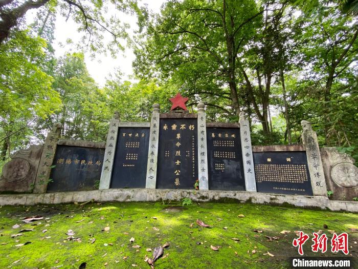 官渡鎮(zhèn)革命烈士公墓。　王昊昊 攝
