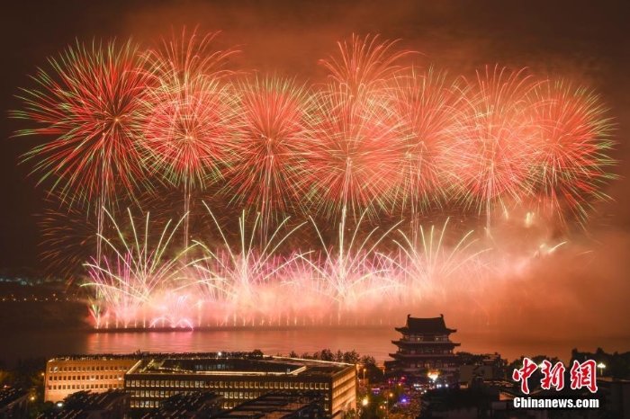 長沙舉辦大型音樂焰火晚會(huì)慶建黨100周年