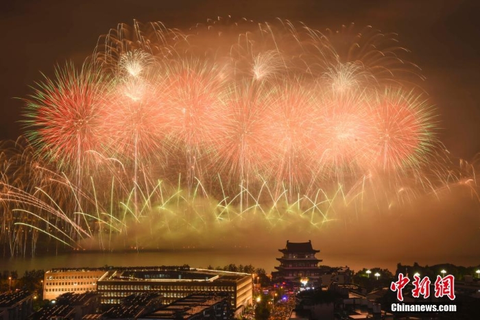 長沙舉辦大型音樂焰火晚會(huì)慶建黨100周年