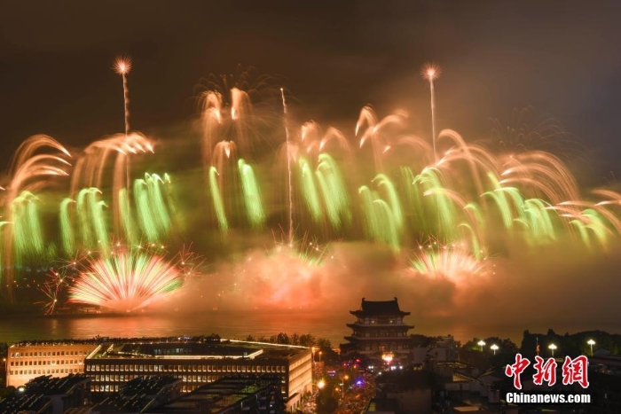 長沙舉辦大型音樂焰火晚會(huì)慶建黨100周年