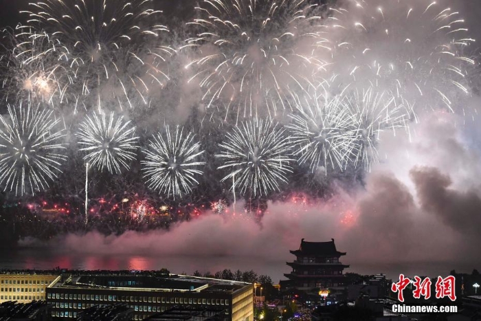 長沙舉辦大型音樂焰火晚會(huì)慶建黨100周年