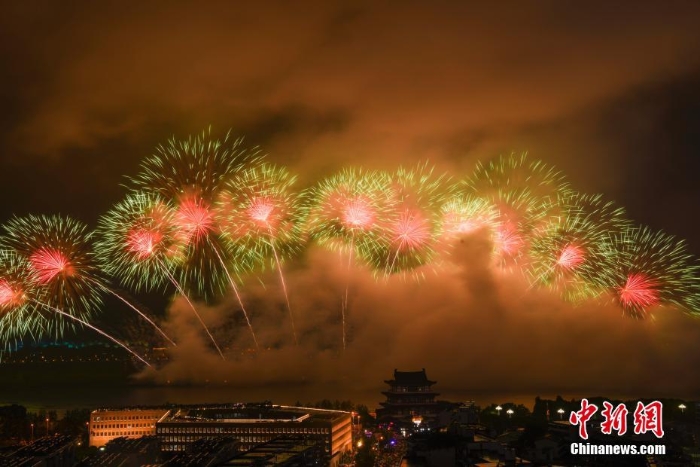 長沙舉辦大型音樂焰火晚會(huì)慶建黨100周年