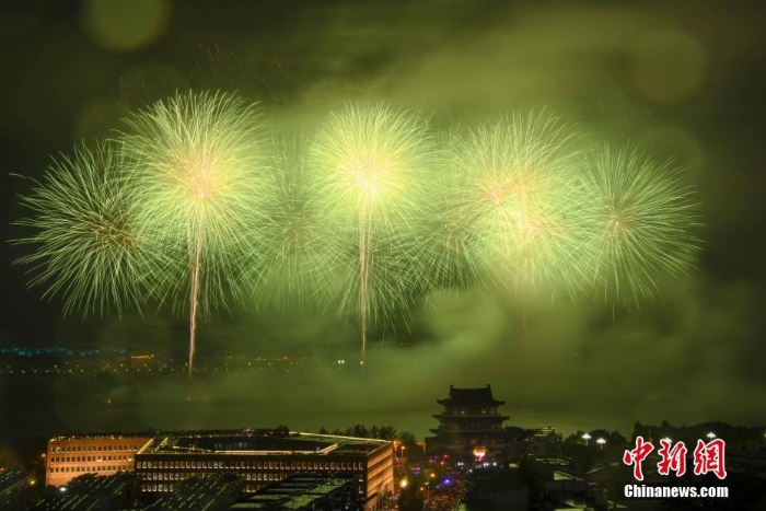 長沙舉辦大型音樂焰火晚會(huì)慶建黨100周年