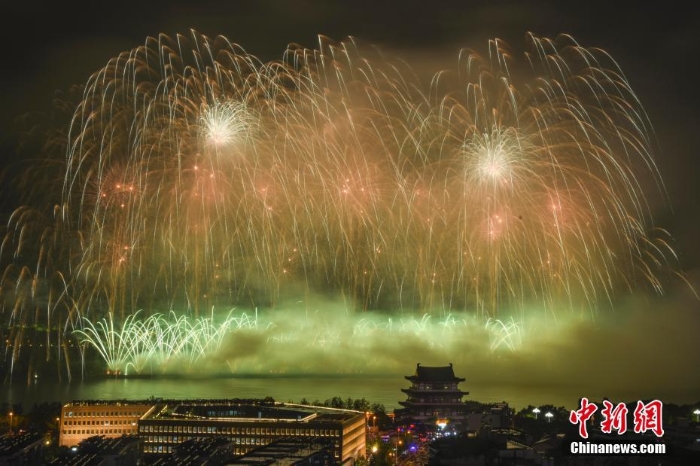 長沙舉辦大型音樂焰火晚會(huì)慶建黨100周年