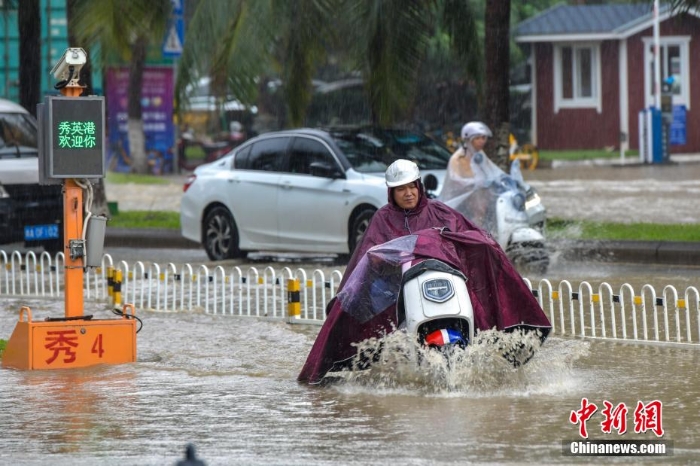 受南海熱帶低壓影響 ?？谟┯晔袇^(qū)多路段積水