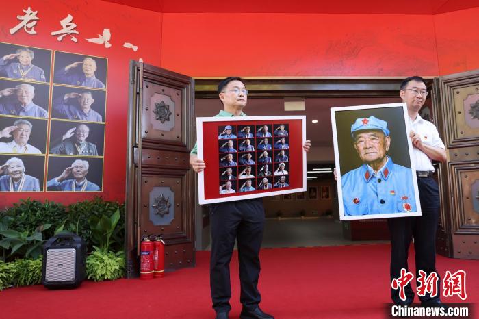8月1日，抗戰(zhàn)老兵記憶——百幅抗戰(zhàn)老兵肖像作品捐贈儀式暨展示活動在中國人民抗日戰(zhàn)爭紀念館舉行。　<a target='_blank' href='http://www.chinanews.com/'>中新社</a>記者 盛佳鵬 攝