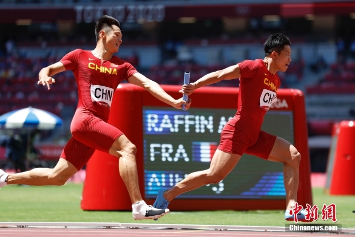 腳下生風(fēng)！東京奧運(yùn)會(huì)中國男子4x100接力晉級決賽