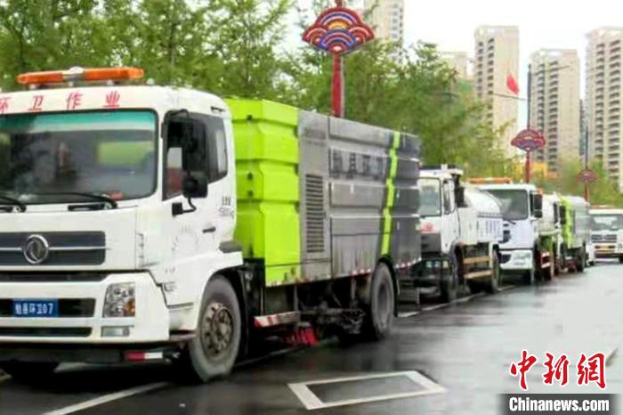 圖為機動供水車輛?！∶憧h融媒體中心 供圖