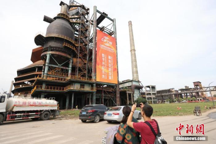 資料圖：2021年中國國際服務(wù)貿(mào)易交易會在繼續(xù)使用國家會議中心的基礎(chǔ)上，首次使用首鋼園區(qū)作為專題場館。 <a target='_blank' href='http://www.chinanews.com/'>中新社</a>記者 蔣啟明 攝

