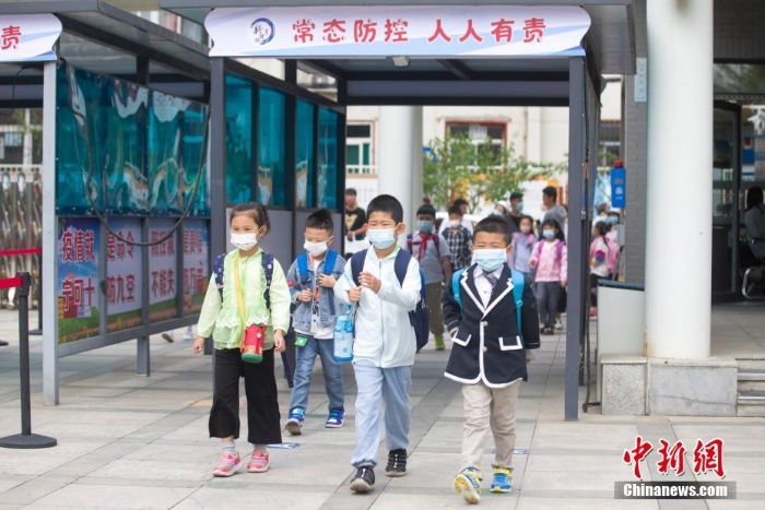 全國(guó)多地中小學(xué)迎來(lái)開學(xué)季