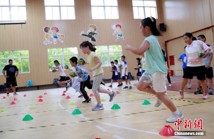 上海學校課后服務“升級” 推出多項舉措落實“雙減”政策