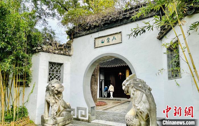 瘦西湖著名景點(diǎn)小金山?！堨蠚g 攝