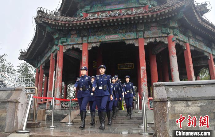 2020京杭對(duì)話期間，杭州西湖女子巡邏隊(duì)在北京頤和園參加詩畫浙江北京文旅周活動(dòng)。　李木易 攝 攝