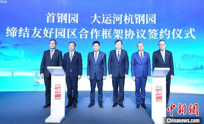 簽約現(xiàn)場?！⊥鮿?攝