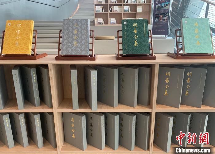 杭州展品《中國(guó)歷代繪畫(huà)大系》?！」溻?攝