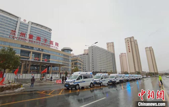 蘭州疫情出院患者：“院長(zhǎng)的棉襖御嚴(yán)寒，更暖人心”