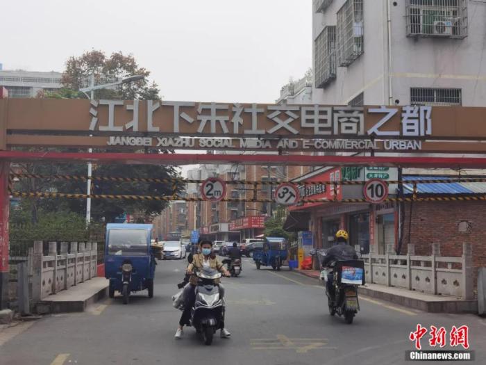 江北下朱村入口。周孫榆 攝