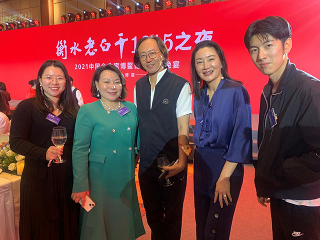 4、中國(guó)企業(yè)家博鰲高峰輪胎合影留念.jpg