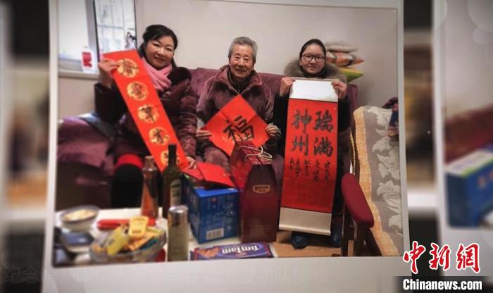 幸存者老人們把紀(jì)念館的工作人員和志愿者們當(dāng)成了親人，大家也把老人們當(dāng)成了自己的親爺爺親奶奶?！∧暇┣秩A日軍受害者援助協(xié)會(huì)供圖