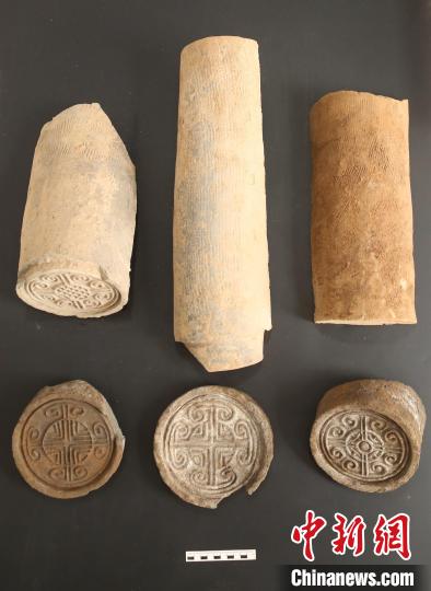 陶窯遺址出土的筒瓦及瓦當(dāng)組合?！￡兾魇】脊叛芯吭汗﹫D