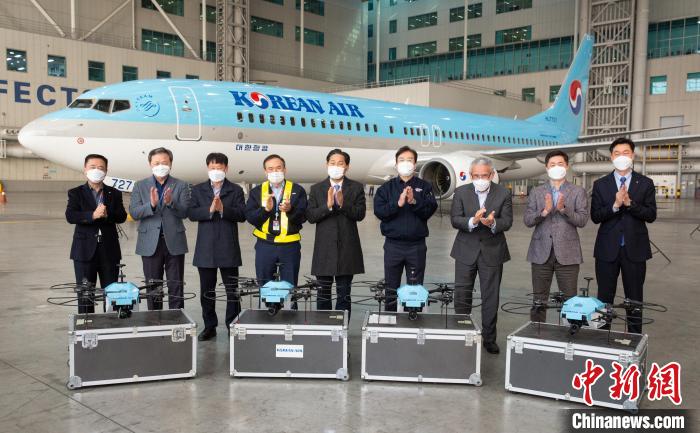 圖為大韓航空發(fā)布無人機集群飛機外觀檢查系統(tǒng)?！〈箜n航空供圖