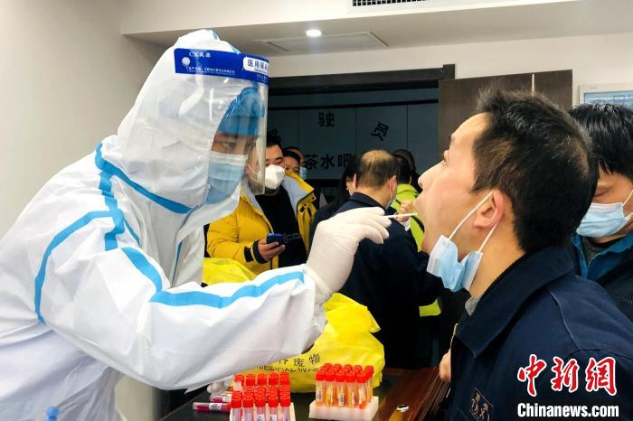 西安4萬余名出租車、網(wǎng)約車司機開展核酸檢測