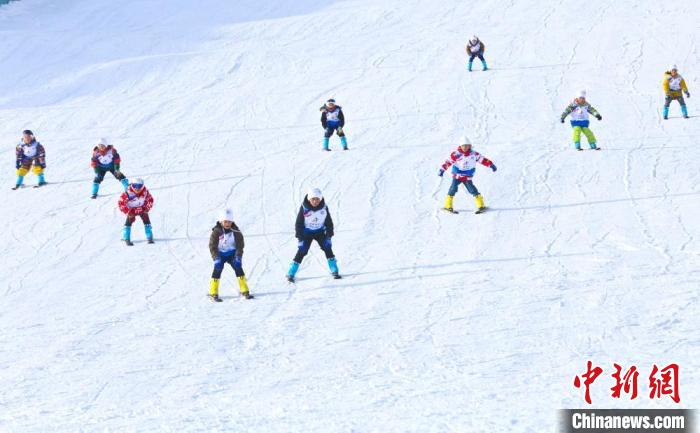 圖為甘肅省張掖市山丹縣組織的滑雪比賽。(資料圖) 張掖市委宣傳部供圖