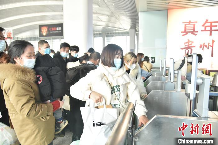 圖為福州火車站?！№n毅 攝