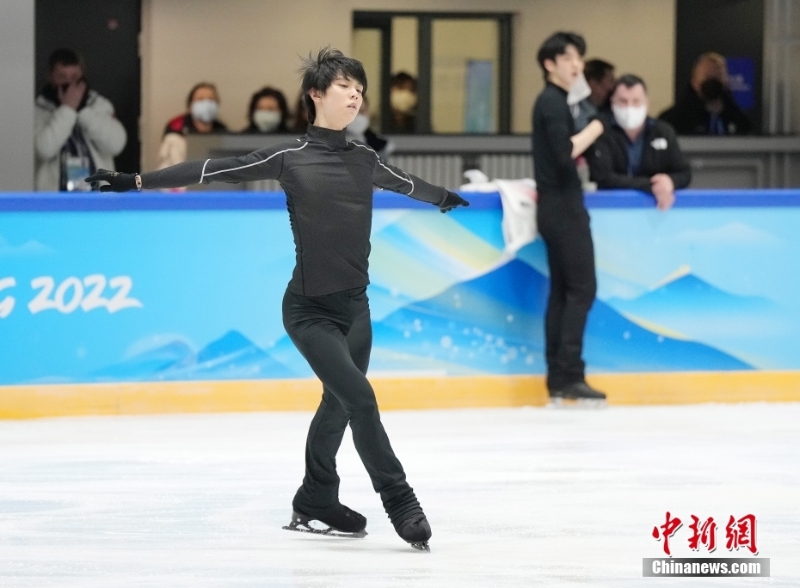 日本花樣滑冰選手羽生結弦進行賽前訓練