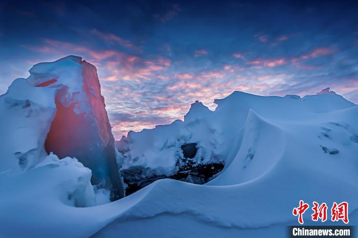 興凱湖的雪景?！∷蝹鬈?攝