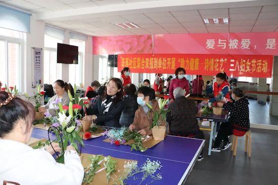 “女神節(jié)”來(lái)臨，濟(jì)南旅游學(xué)校以禮儀和美學(xué)課程服務(wù)駐地街道