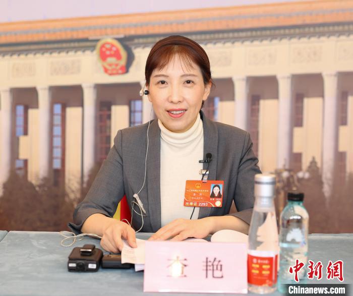 如何讓百姓安心在基層看??？人大代表查艷“答題”