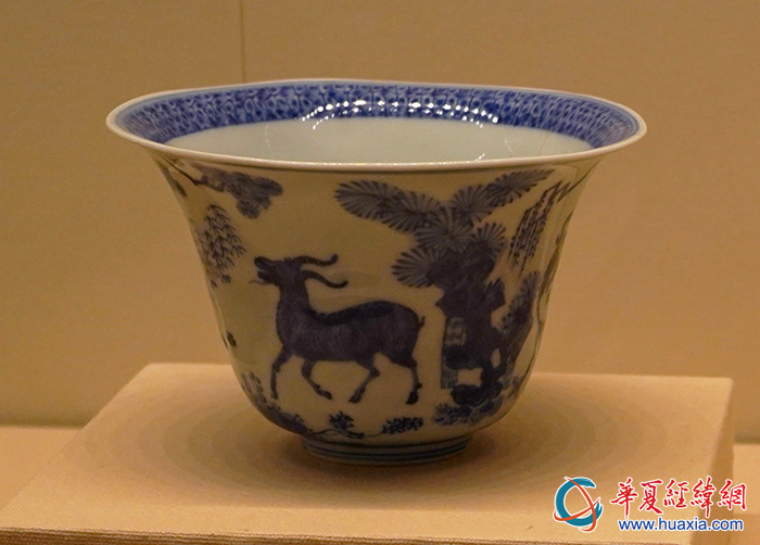 青花三陽(yáng)開(kāi)泰仰鐘式杯