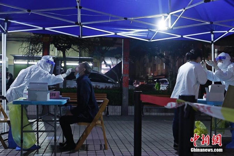 上海采取“減少流動+核酸篩查”策略 盡快實(shí)現(xiàn)社會面動態(tài)清零