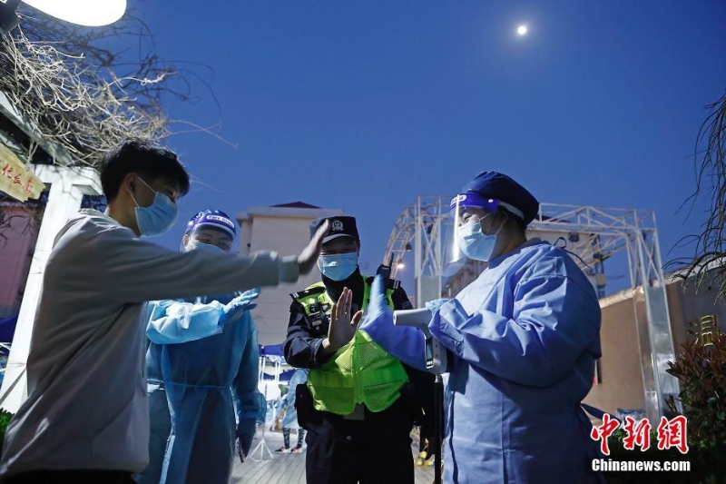 上海采取“減少流動+核酸篩查”策略 盡快實(shí)現(xiàn)社會面動態(tài)清零