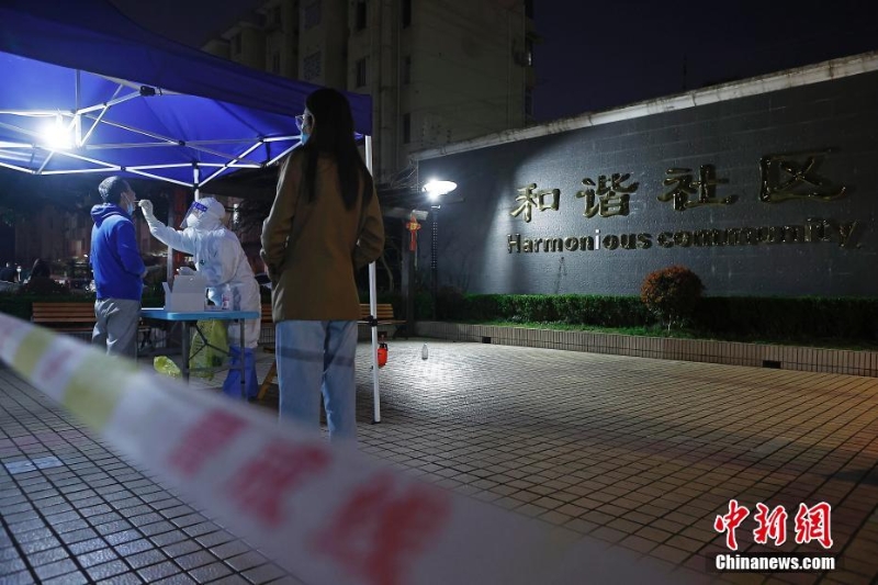 上海采取“減少流動+核酸篩查”策略 盡快實(shí)現(xiàn)社會面動態(tài)清零