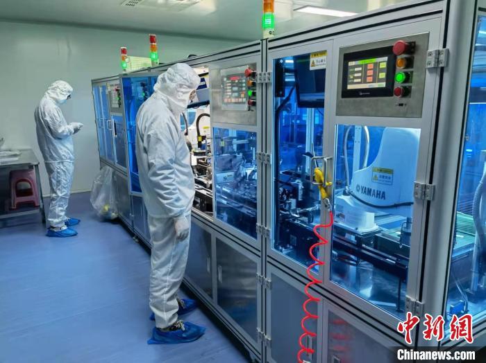 資料圖：抗原檢測(cè)試劑生產(chǎn)線(xiàn) 　劉鴻鶴 攝