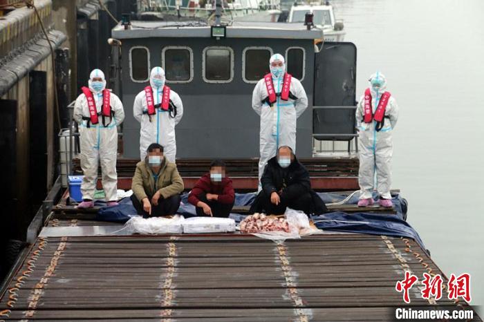 圖為抓獲犯罪嫌疑人。　廣西海警局供圖